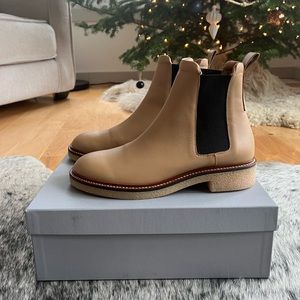 New Everlane Leather Chelsea Boots